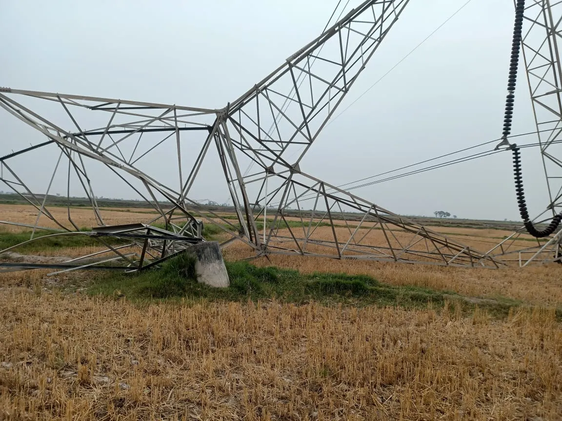Buckled 500 kV tower body with an insulator string hanging from the conductor